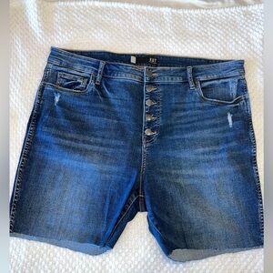 Kut from the Kloth buttonfly cut off shorts, high rise, size 18.